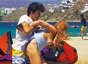  Lindsay Lohan aggredita in spiagga da Egor Tarabasov