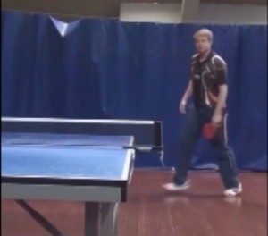 Ping Pong, colpo incredibile: palla persa ma il giocatore....VIDEO