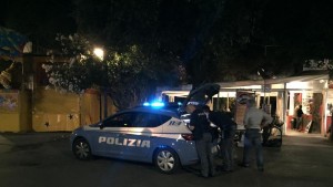 Savona: con l'auto a 100 km orari nei giardini, panico tra i passanti