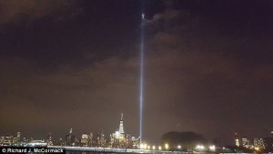 11 settembre, cerimonia New York: quella luce che sembra un angelo3