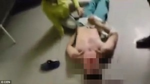YOUTUBE Medico gli chiede impegnativa, paziente lo massacra di botte6