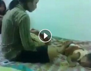 Video: madre picchia il figlio. Facebook non lo rimuove: "Rispetta i nostri standard"