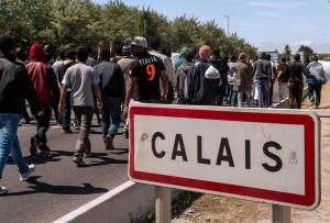 La Grande Muraglia di Calais: Gb costruirà barriera anti-migranti