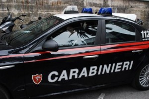 Gestacci in auto ai carabinieri? Inseguito e denunciato per oltraggio