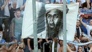 Germania, ultras: bandiera con Bin Laden allo stadio l'11 settembre FOTO