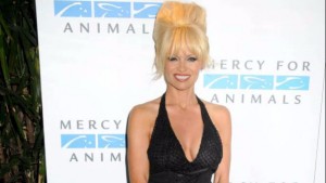 Pamela Anderson pentita: "Non guardate quello schifo" Ma lei...