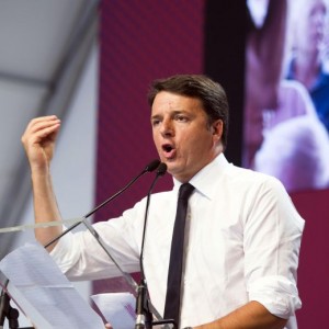 Renzi: "D'Alema e Berlusconi si amano, rispettateli"