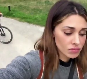VIDEO Andrea Iannone a Belen Rodriguez: "Vai amore, impenna"