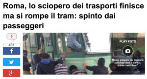 Roma, sciopero finisce, tram si ferma: passeggeri costretti a spingerlo