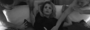 VIDEO Emma Marrone sensuale: lei canta, i ballerini la toccano