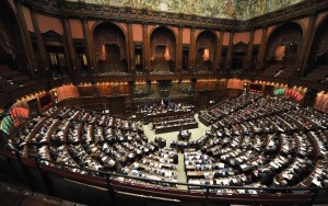 Stipendi parlamentari, Camera rinvia legge. M5S: "Noi Davide contro Golia"