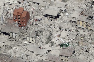 Terremoto Marche fa crollare anche il "palazzo rosso" di Amatrice