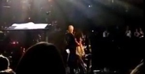 YOUTUBE Cantante Beverley Knight collassa sul palco: Bbc taglia la scena