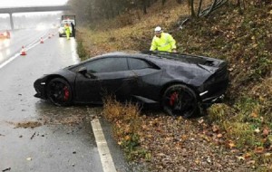 Jeffrey Schlupp del Leicester ditrugge la Lamborghini: "Tanto ne ho altre 3..."