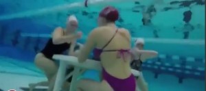  Mannequin challenge anche sott'acqua: la sfida in piscina
