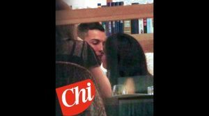 Cristiano Ronaldo, bacio con Georgina Rodriguez a Parigi FOTO 