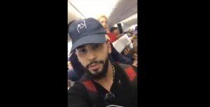 Parla arabo al telefono, passeggeri spaventati lo fanno cacciare dall'aereo