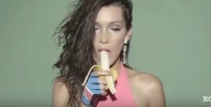 YOUTUBE Bella Hadid, nel video Love Magazine mangia la banana e...