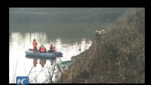 YOUTUBE Cina: autobus nel fiume, almeno 18 morti
