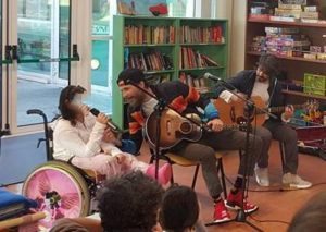 Jovanotti, concerto a sorpresa per i bimbi dell'ospedale Meyer di Firenze FOTO