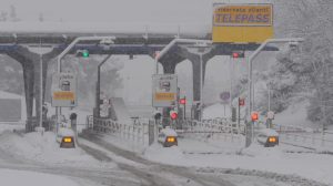 Maltempo, A14 chiusa tra Pescara e Lanciano: neve abbatte cavo alta tensione