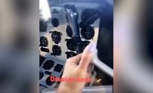 YOUTUBE Posta il video da dentro l'aereo sui social, poi lo schianto mortale