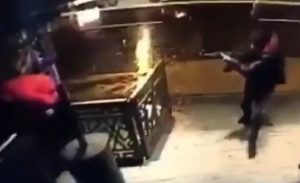 YOUTUBE Attentato Istanbul, nuovo video: killer uccide bodyguard