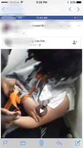 Disabile bianco umiliato da 4 neri a Chicago in diretta su Facebook Live: "Vaffa Trump!"