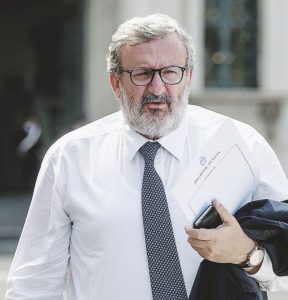 Michele Emiliano si candida a leader Pd. Csm frena: "E' ancora magistrato, non può"