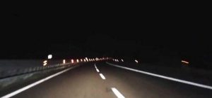 Selfie su Fb mentre sfreccia a 247 km/h in Porsche sull'A14: la polizia vede la foto e...