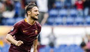 Francesco Totti, rinnovo in vista? Il Capitano nella locandina di Roma-Tottenham, amichevole di luglio