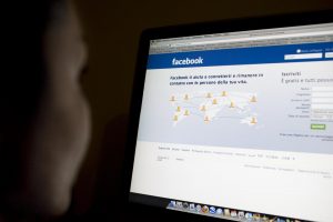 Facebook nei guai, Gb attacca: "Luogo sicuro per terroristi e pedofili, ora basta"