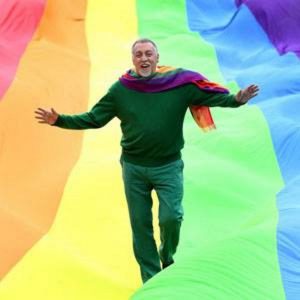 Gilbert Baker è morto: inventò bandiera arcobaleno, simbolo della comunità gay