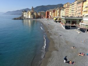 Regione Liguria sfida il governo: proroga delle concessioni balneari per 30 anni