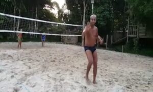 Ronaldinho show: saluta mentre gioca a footvolley