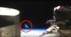 Strano oggetto sfiora la Stazione Spaziale Internazionale: un Ufo? 