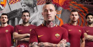 As Roma, nuova maglia esordirà contro il Genoa: l'ultima di Totti