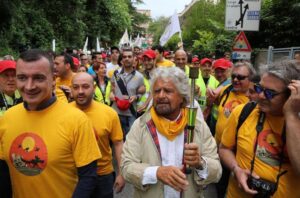 Beppe Grillo: "Soldi per reddito di cittadinanza ci sono, noi i francescani di oggi"