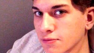 Claudio Costantini muore a 19 anni: auto contro trattore e poi in una scarpata