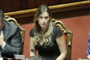 Maria Elena Boschi, De Bortoli: "Chiese a Unicredit di comprare Banca Etruria". Ma lei smentisce 