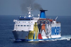 Olbia, incendio sulla nave Moby: a fuoco un camion frigo