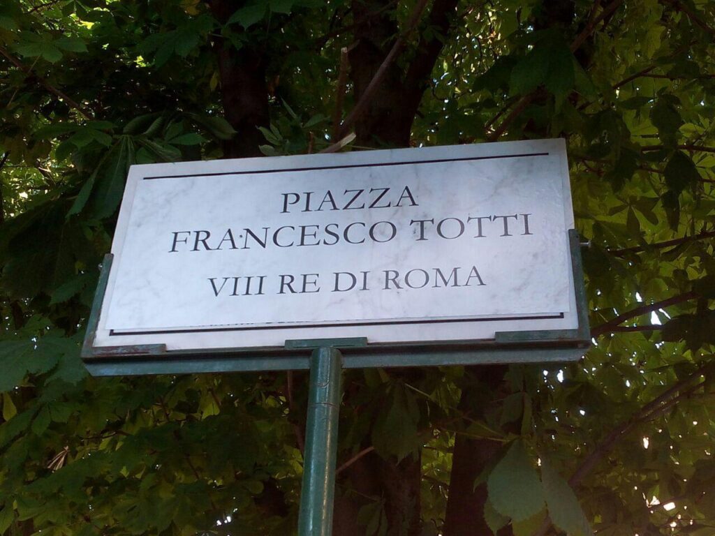 Francesco Totti, tifosi Roma gli dedicano una piazza a Testaccio