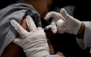 Morbillo, epidemia a Fermo: 8 ricoverati, vaccinazione per tutti i soggetti a rischio