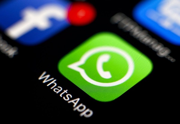 WhatsApp, la nuova truffa: "Domani scade, rinnovalo a 0,99 cent"