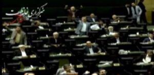 Teheran, cori contro Arabia Saudita e Stati Uniti in Parlamento