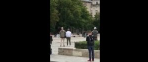 Parigi, l'attentatore di Notre Dame Darid Ikken a terra dopo sparatoria