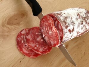 Salame italiano contaminato da salmonella: lotto ritirato dal mercato Ue